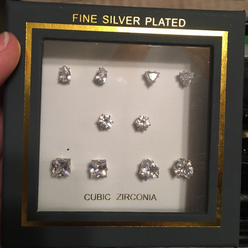 Cute diamond stud earrings